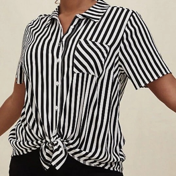 Torrid Black & White Stripe Challis Button Front Shirt Size 3 (22/24) - Picture 1 of 7